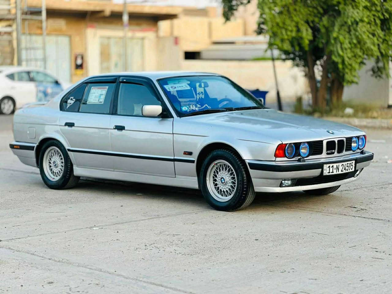 عنوان بغداد الدورة ابو دشير ***********
اسلام وعليكم  بيئم 525 اصل بليتة وسنويه موديل 1992 صبغ جماليه كير محرك مكفول تبريد شغال  سيارة جاهزة رقم بغداد انكليزي هزة جديدة تحويل ثاني يوم  سعر 65
