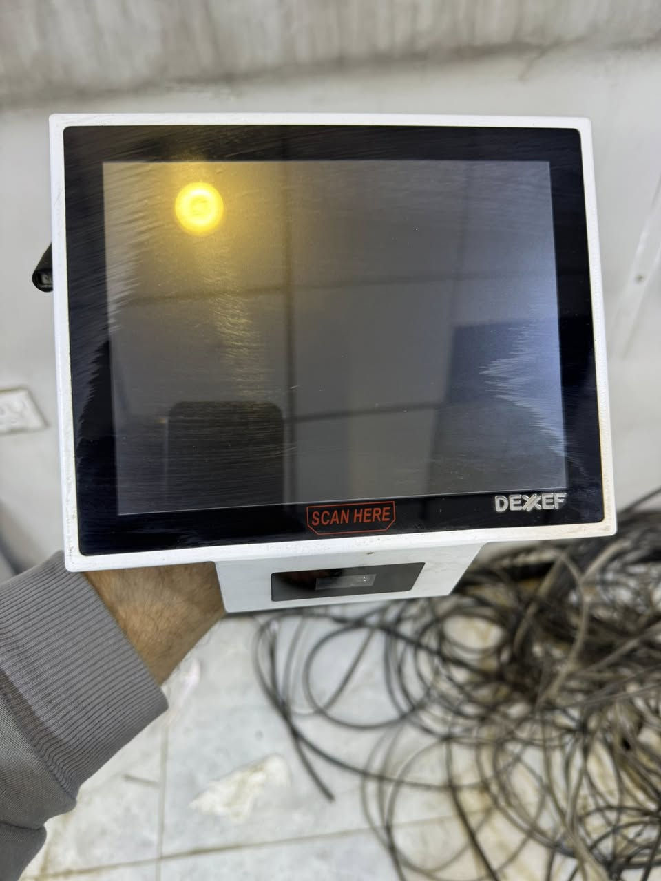 مضلة كهربائية عدد (٢)
باب كهربائي عرض ٣ متر
جام خانه باب واحد يدوي 
جام خانه بدون باب
مروحه سقفيه عدد 10 
نظام سماعات مكون من 7 سماعات 
قارئ اسعار واي فاي 
سيستم كامرات (دي في ار ١٦ كامرة، هارد ١ تيرا) (مع ١٢ كامرة عدد (٤) ٢ ميكا) (كامرة عدد(٨) ٥ ميكا). 
ميز العرض 60 الطول 150 
مبردة كونفيرا
سقف ثانوي مساحة ٢٠٠ متر مربع (جبسن بورد مضاد للحريق)
العنوان الدوره جمعيه خير الله  مقابيل مطعم ليمونه 
***********
