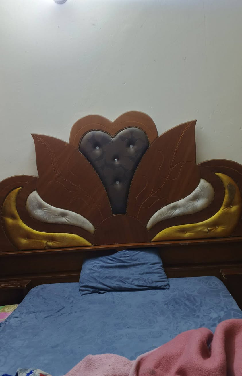 غرفة مسعملة يرادلة ترتيب الى تفيده يراسني خاص السعر مناسب مكاني كربلاء ***********
