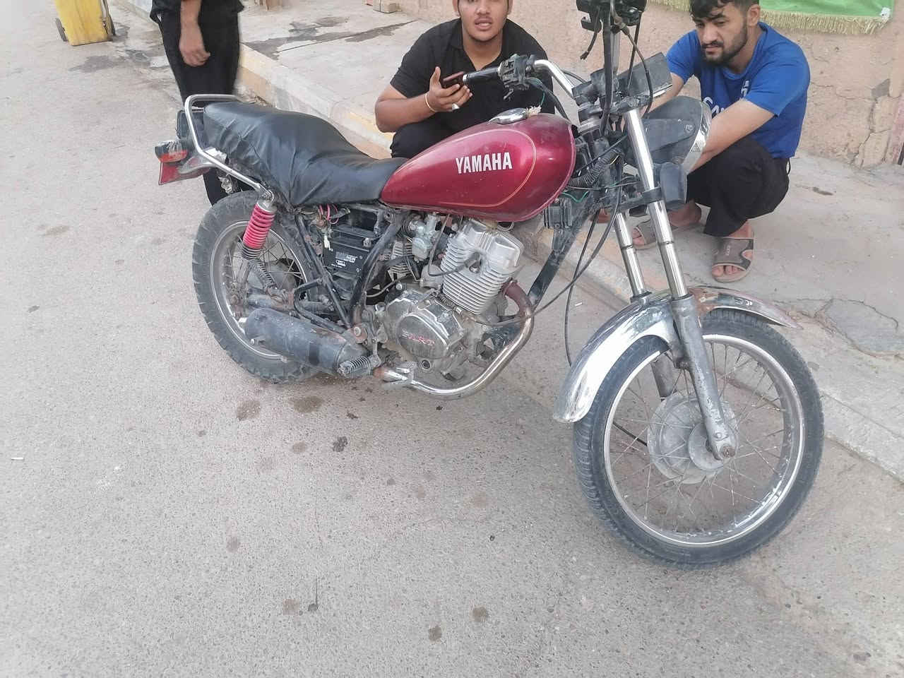 سلام عليكم دراجه ياماها ياباني
دراجه حلوا شرط شلعه ومشي مكينته توني مبدله ما بارت ما مفتوحه كلشي شغال سلف هندر اشاير لا يت هورن كلشي شغال 
مكان ناصريه مركز قرب سوك اريدو
***********
