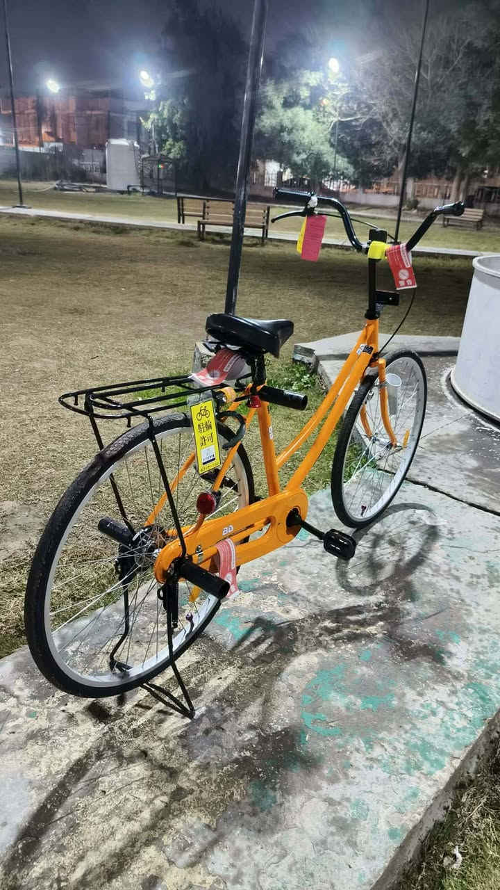 السلام عليكم 
بيسكلات ثنينهن للبيع 
واحد برتقالي مديل ٢٢ نازل من كرار صاله شهر ونص لون مميز وسعره ب١٥٠ وبي مجال 
وثاني لو تركوزي بس مبين بتصوير لون سمائي هذه بيسكل نازل من منصور عالم البيسكلات ومديل ٢٢ وسعره ب١٣٠ وبي مجال 
مكان نجف كوفه سهله 
رقم موبيل ***********
