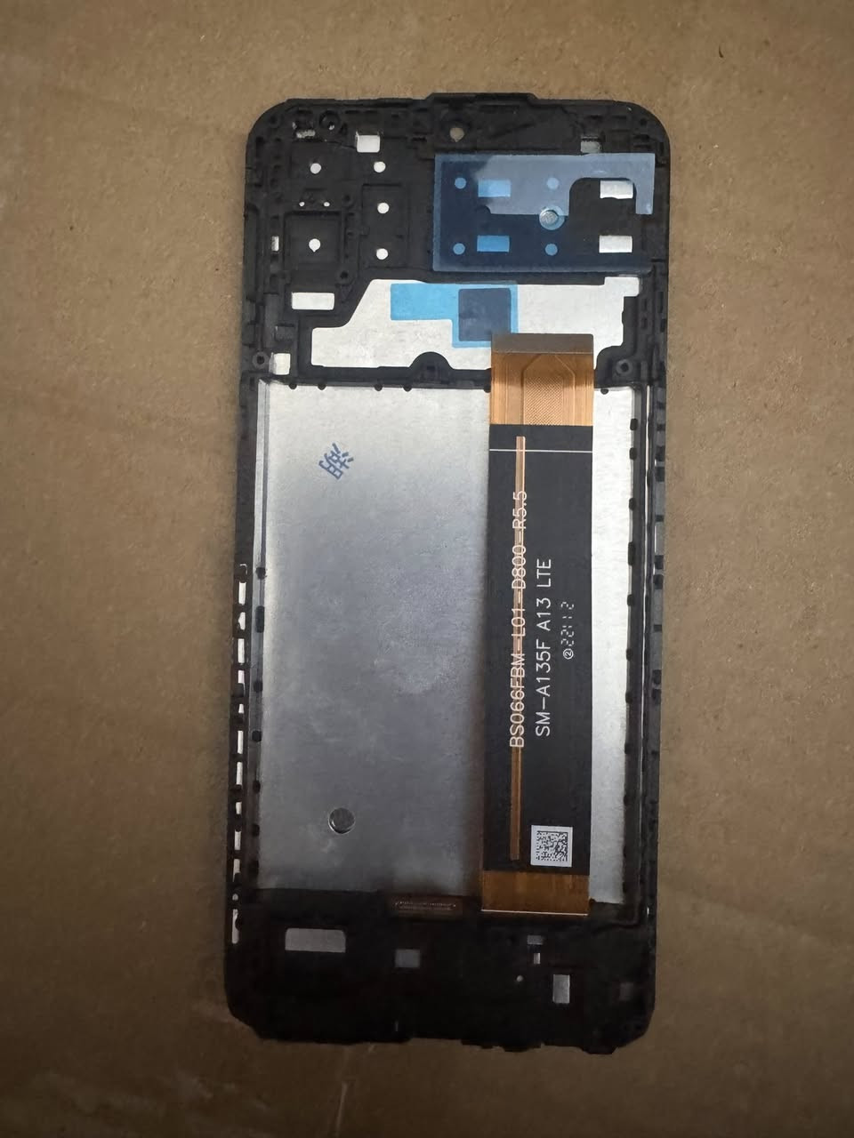 🟥شاشة بديلة لهاتف Samsung Galaxy A13 4G (طراز SM-A135F)، وتتضمن تجميعة الشاشة بالكامل مع الإطار. 
نوع الشاشة: LCD مع محول رقمي (Digitizer).
المميزات: تأتي مع إطار أمامي لسهولة التركيب.
الوظيفة: استبدال الشاشات المكسورة أو التالفة.
التوافق: مصممة خصيصًا لهواتف سامسونج A13 LTE.

للاستفسار تفضل خاص يالطيب


**إذا كنت صاحب هذا الإعلان وتريد حذفه لأي سبب، رجاءا أرسل رسالة إلى الدعم الفني**