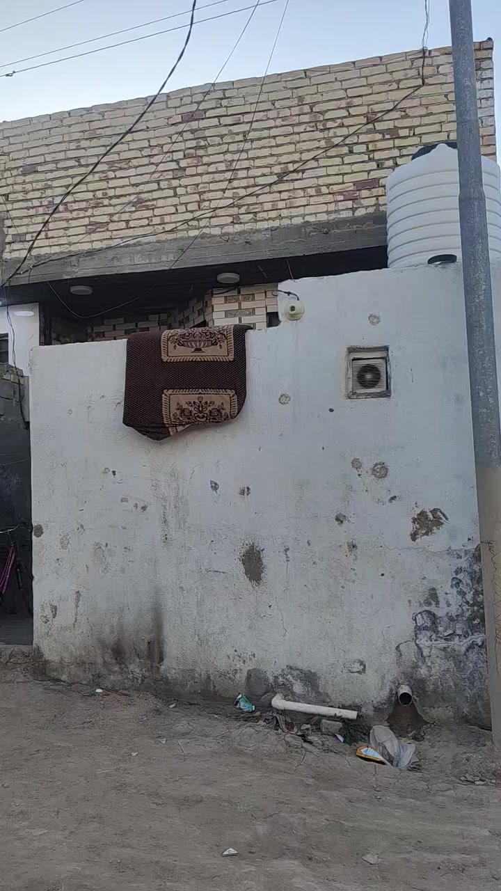 ياالله بيت مساحه 100متر طابوزراعي سند 25بناء طابوق والسقف كونكريت
يحتوي على غرف وستقبال ومطبخ وصاله وصحيات داخليه وخارجيه العنوان طوريج حي المستقبل خدمات كامله 

معروض لدى مكتب بيروت للعقار الكائن في طوريج حي الجمعيه 

الستفسار ***********++***********
