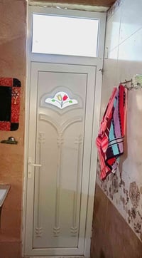 باب بي في سي • نظيف ٩٠٪ • للبيع