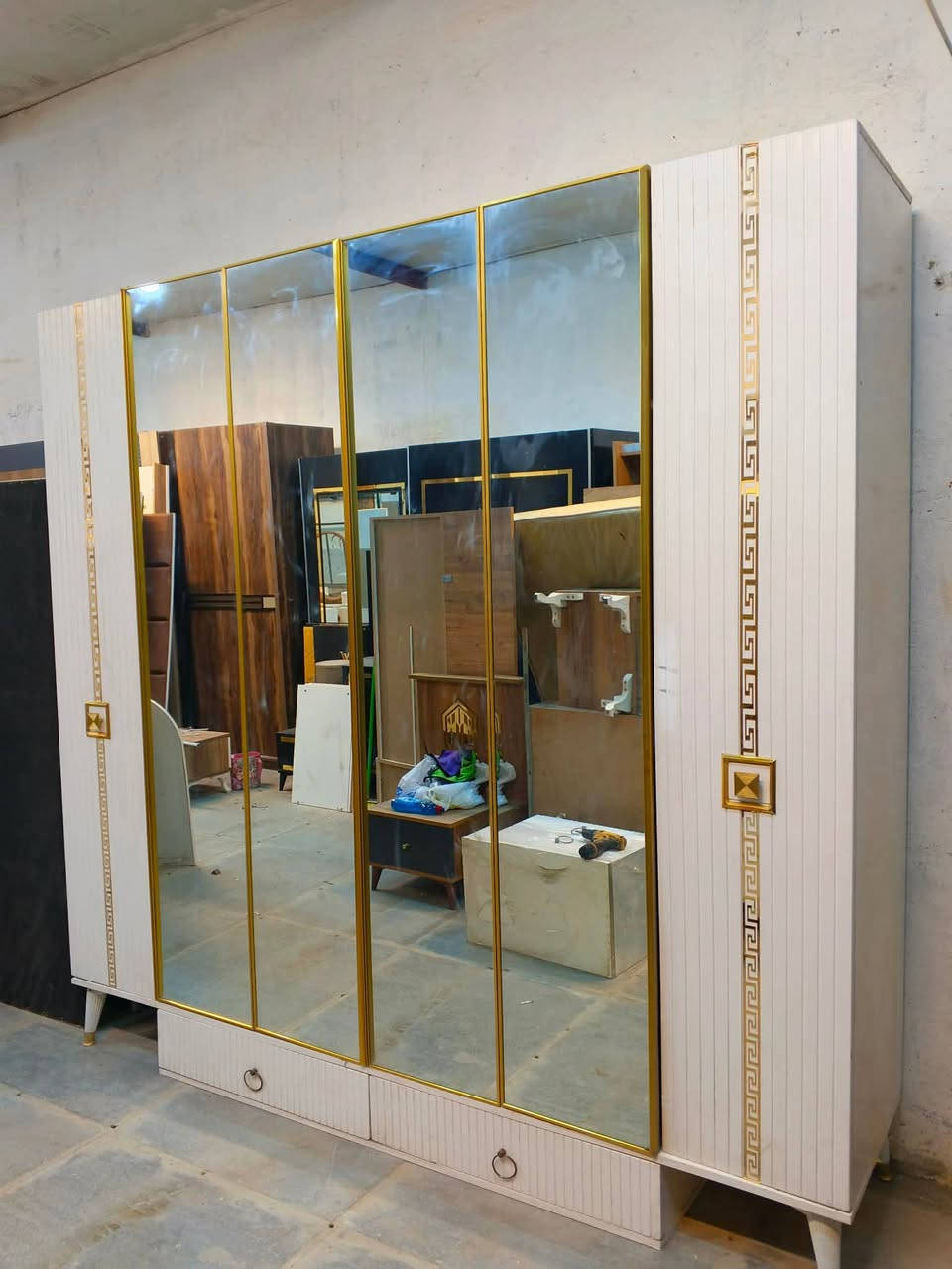 غرفه نوم تركي 7قطع.نظيفه جدا.السعر 525مع شد ونقل الحجز واتس***********
