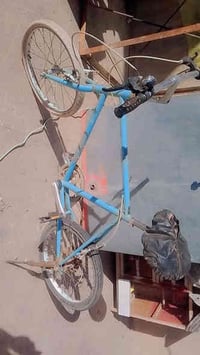 للبيع عوزه بس تاير ليكدام ب35 للاتصال 07811615170