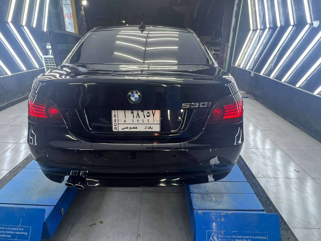 السلام عليكم
‏-BMW ميماتي 
موديل -2009 -520 
شاديلها محرك حاويه 3000 مال -530 
السعر -117 ورقه 
فول مواصفات 
فتحه سلايت 
داخل جلد مشمشي 
السياره مصبوغه عام للجماليه 
بدون اي تبديل 
للاستفسار 

***********
