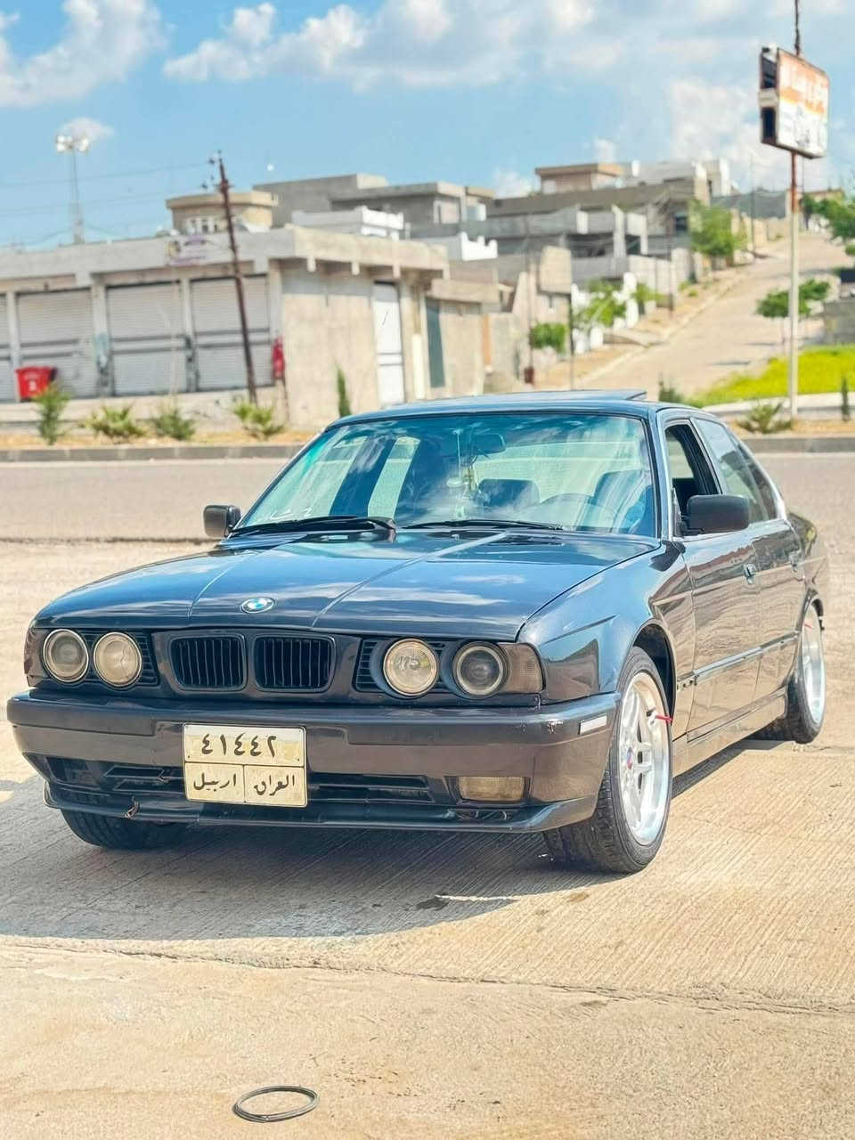 سڵاو ئادمین گیان وەری گرە
BMW 1992 525 
فولی گێڕ عادی هەموو گیانی بەشەرت دەبڵو تاخم پێش و تەبریت هەموی بەشەرت تەبریت لەگەڵ سویج کوشین جلد جەمپێکی پێشی هەیە باقی بەشەرت لایت ئەڵقەو زینۆن شوێن کرکوک
90هەزار غرامەی لەسەرە دوای مەعمەلە دەگەڕێتەوە
48‌‌$
 ***********
