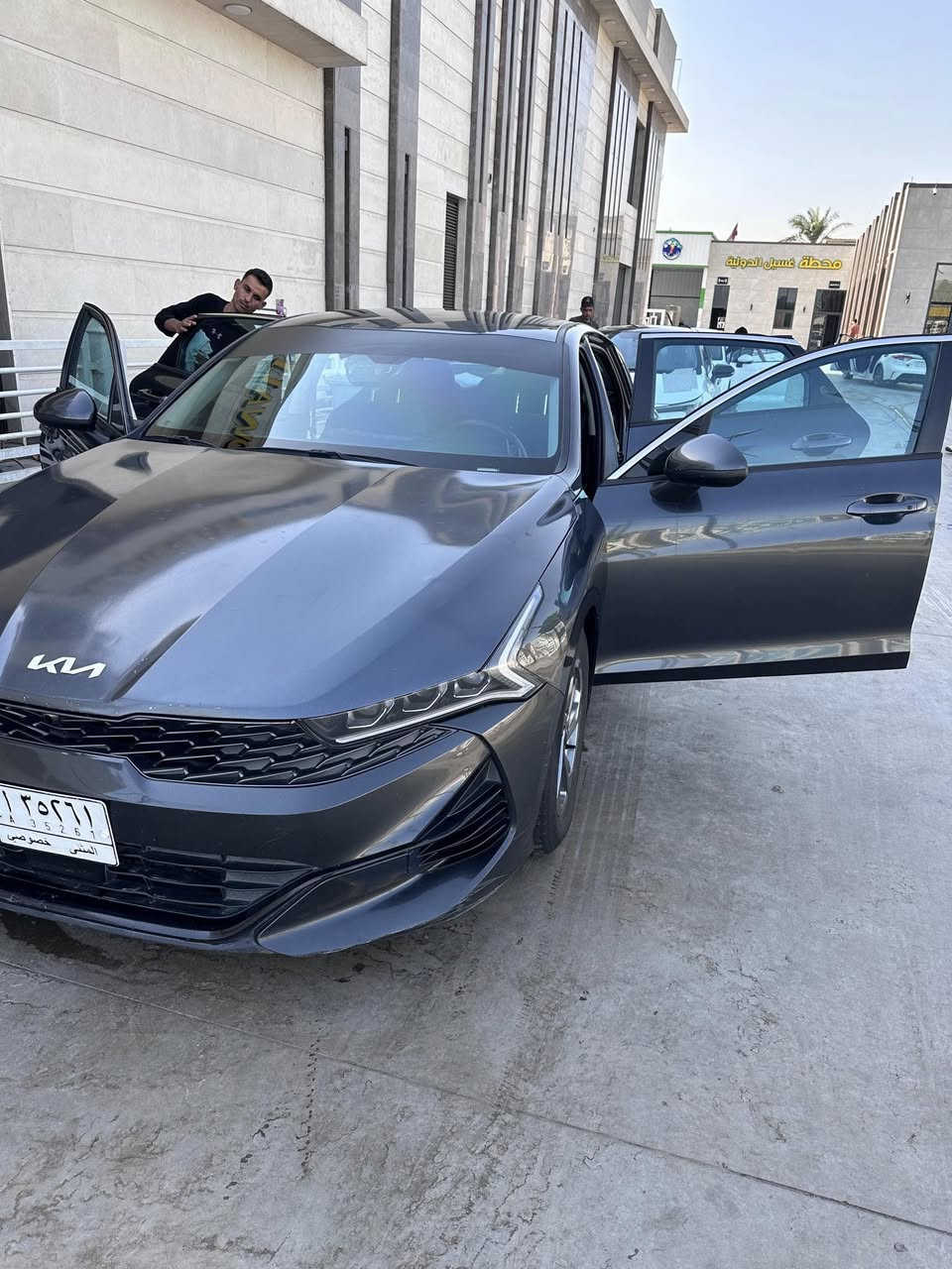 سلام عليكم كيا  فايف 5. 
مديل 2022 معوقين مثنى بعدلها سنه ونص صير حره سياره كلش  نظيفه وحادثها حلو خفيف 
حادثها  وشويه جاملغ معدل نفسه بدون صبغ سياره كلها ليبل واحد عدا بنيد صبغ قطعه وحده يعني 
موصفاتها بصمه تشغيل عن بعد اناره ترحيب رادارات خلفي وجانبي وامامي فول تحكم ستيرن شاشه حبيره 4 انظمه قياده لايت لد و3 عدسات  محرك 1600 يبربو خير من لله وكير 8 نمر  تبريد ثلج منفصل هواي بعد بيها شغلات السعر 155 وبيها مجال رقمي *********** مكاني الزعفرانيه
