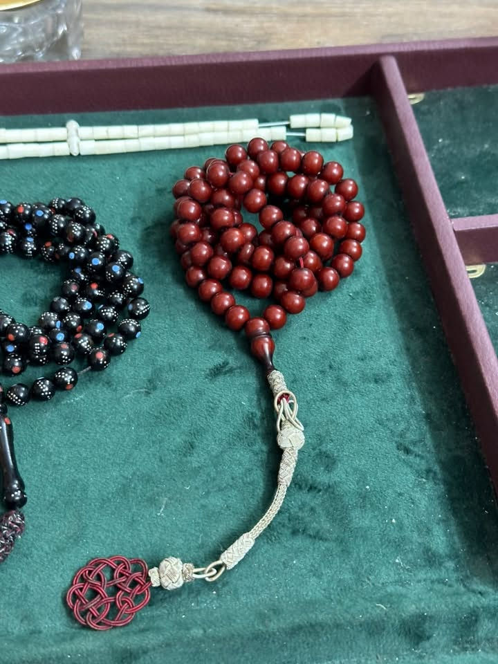 السلام عليكم المجموعه للبيع شلعه مو مفرد بسعر جداً مناسب للتواصل  واستاب فقط ‭***********‬
