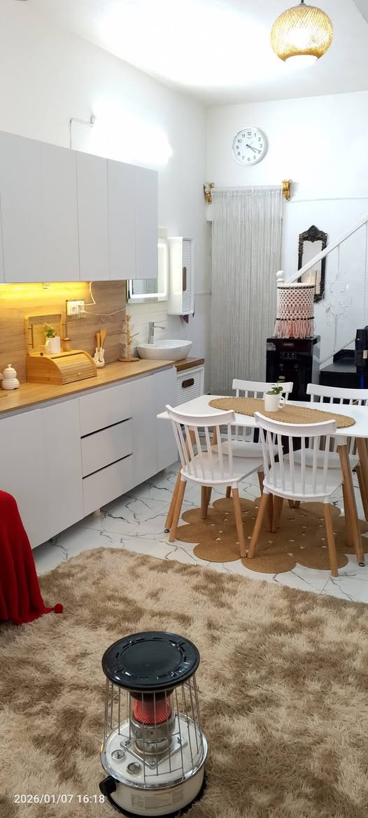 #الجميع سلام عليكم دار للبيع 🏡
مساحة 30 متر 
طابقيين بناء بلوك 
بغداد : سبع البور طابو الكاضمية 
فقط تسليم مفتاح 🔑 
سعر 27 مليون وبي مجال


**إذا كنت صاحب هذا الإعلان وتريد حذفه لأي سبب، رجاءا أرسل رسالة إلى الدعم الفني**