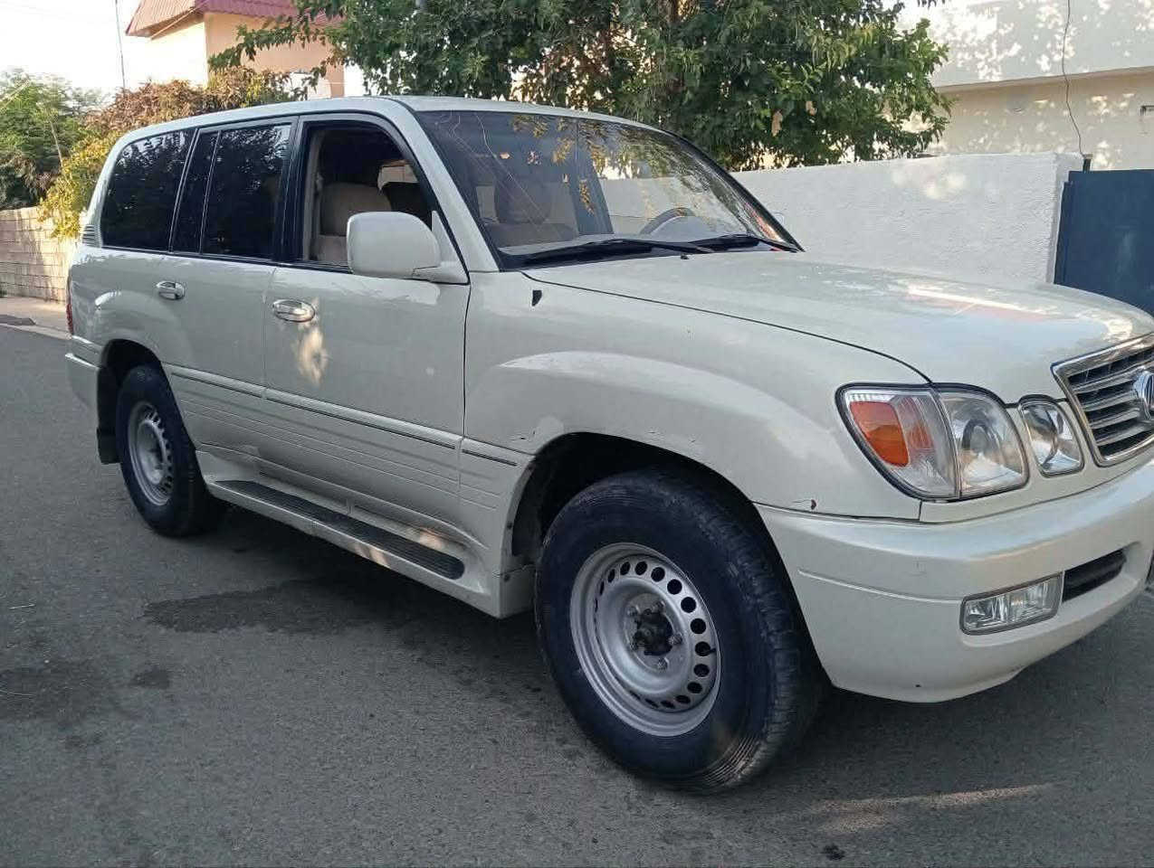 بەناوی خوای گەورە..ساغ ساغ
LEXUS lx470  2001مەنەفێست دوبەی 
فول فول مواسەفات  نوقسانی نییە 
هەووگیانی ئیش ئەکات  هیچ عەیب و عاری نییە
چەن پارچەیەکەی لەسەر ساغی بۆیاخە  قەترە مەعجونی نییە
دەعم و لێدراو ساردی نییە  سەقفی بۆیاخی نییە
سەیارەی ماڵە و ساڵ زیادە بەخۆمە  چوار تایەی تازە ناو دەری لۆکە..سەرف و دوکەڵ و بوخاری نییە  
بۆزانیاری زیاتر  ***********  ...سعری 105گەڵاو مەجالێ کەم
