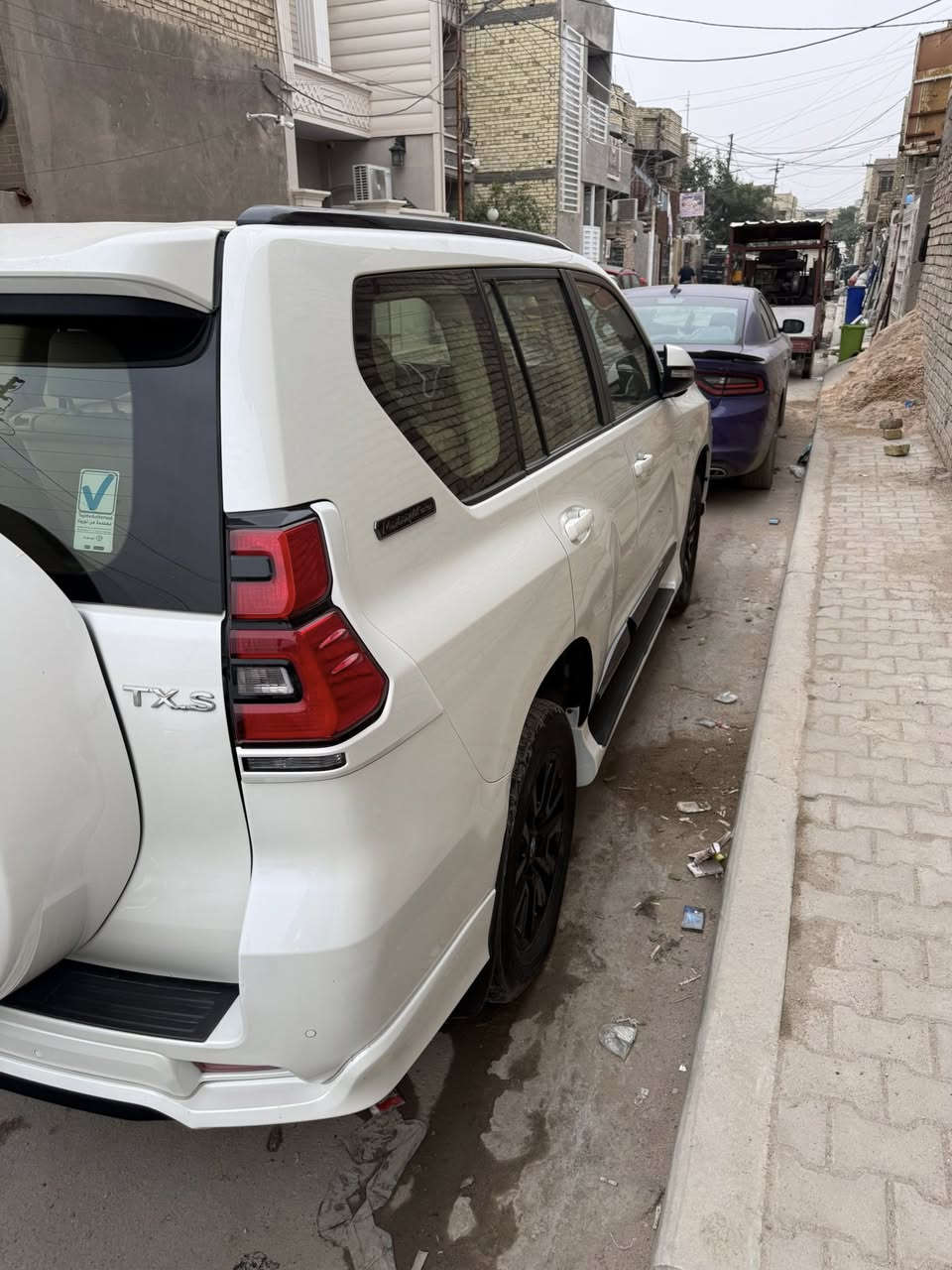 السلام عليكم للبيع ابرادو ساز موديل2021 T.xs ممشاه 60 كفاله عامه من بارد وصبغ وشخط السعر 42.000$ للاستفسار اتصال فقط ***********
