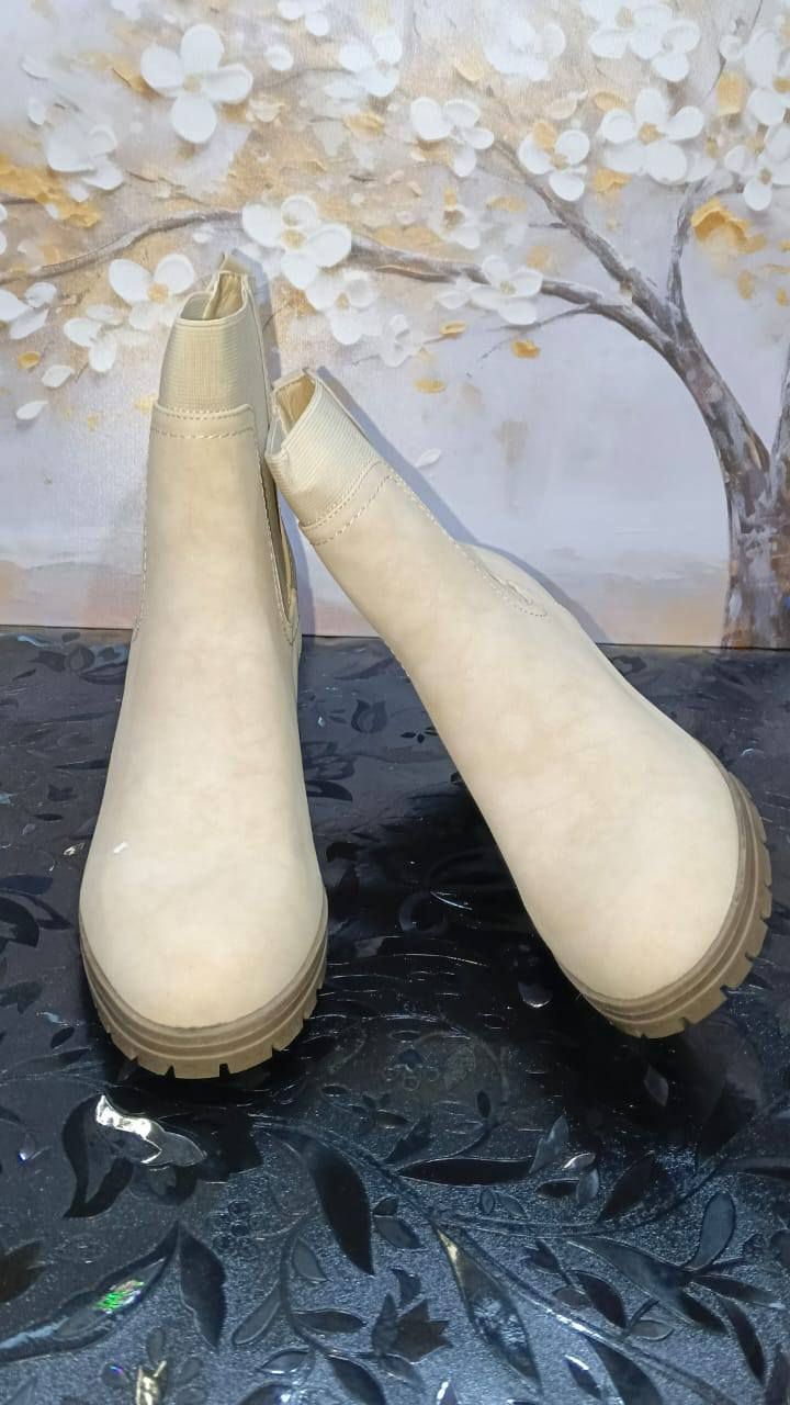 بوتين نسائي وبناتي وشبابي وبناتي محير سعر القطعه 25 قطعتين 45 التوصيل مجانا لجميع العراق بوتين نوع خفيف وراقي جدا للحجز والاستفسار *********** وتساب
***********
