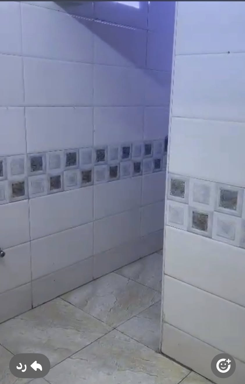 بيت للبيع زراعي (وقف)بكميره خلف جامع حجي صبر يحتوي ع مدخلين للبيت  وهول وحولي كبير ومطبخ وخدمات والطابق الثاني يحتوي غرفتين نوم وخدمات  مساحه 60متر 
هاتف ***********  وات ساب او اتصال
