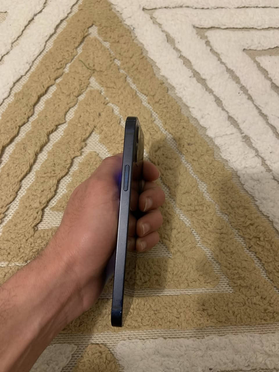 السلام عليكم اخوان 🤝

ايفون 12عادي للبيع📱

ذاكره 128gb💽

بطاريه 75‎%‎🔋

لون نيلي ⚫️

الجهاز زلغ مابي كلش نضيف كامرات الجهاز تشك شك كلش قويه و تصوير عالمي ✅

الجهاز مستبدل شاشه تفصيخ من جهاز ثاني و تاخذ الجهاز تفحصه وين متريد اذا مو اصليه مال جهاز فلوسك ترجع كامله اني بيدي فتحتهة من جهاز وتر بروف و شديتهة و الشاشه القديمه موجوده انطيهة ويا الجهاز شغاله طبيعي بي بيهة خط بالصفحه  و الجهاز بطاريه بلاديه غير مستبدله ✅

المشكله الوحيده الي بالجهاز مرات البصمه مال وجه تعلك بس هيه تشتغل طبيعي هاي كتبتهة عن الحلال و الحرم✅

سعر الجهاز 280💸💸

مكاني بغداد الدوره📍
للستفسار اكثر تفضلو خاص او الاتصال ع الرقم ✅

***********

الرقم بي واتساب ✅

اسف على الأطاله و شكراً🌹🌹
