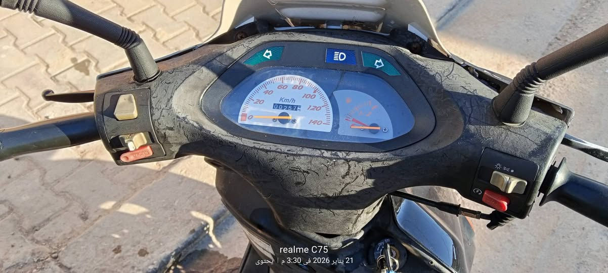 السلام عليكم دراجه فراشه فحل للبيع نجف حي السلام دراجه جديده ماصارله هواي من اخذته من الحاويه وعله حطه الحاويه كلشي مامبدل بيه تعال افحص وشوفه  ومكينه مامفتوحه ومكاتبته موجوده  
واي استفسار عله هذا الرقم ***********
