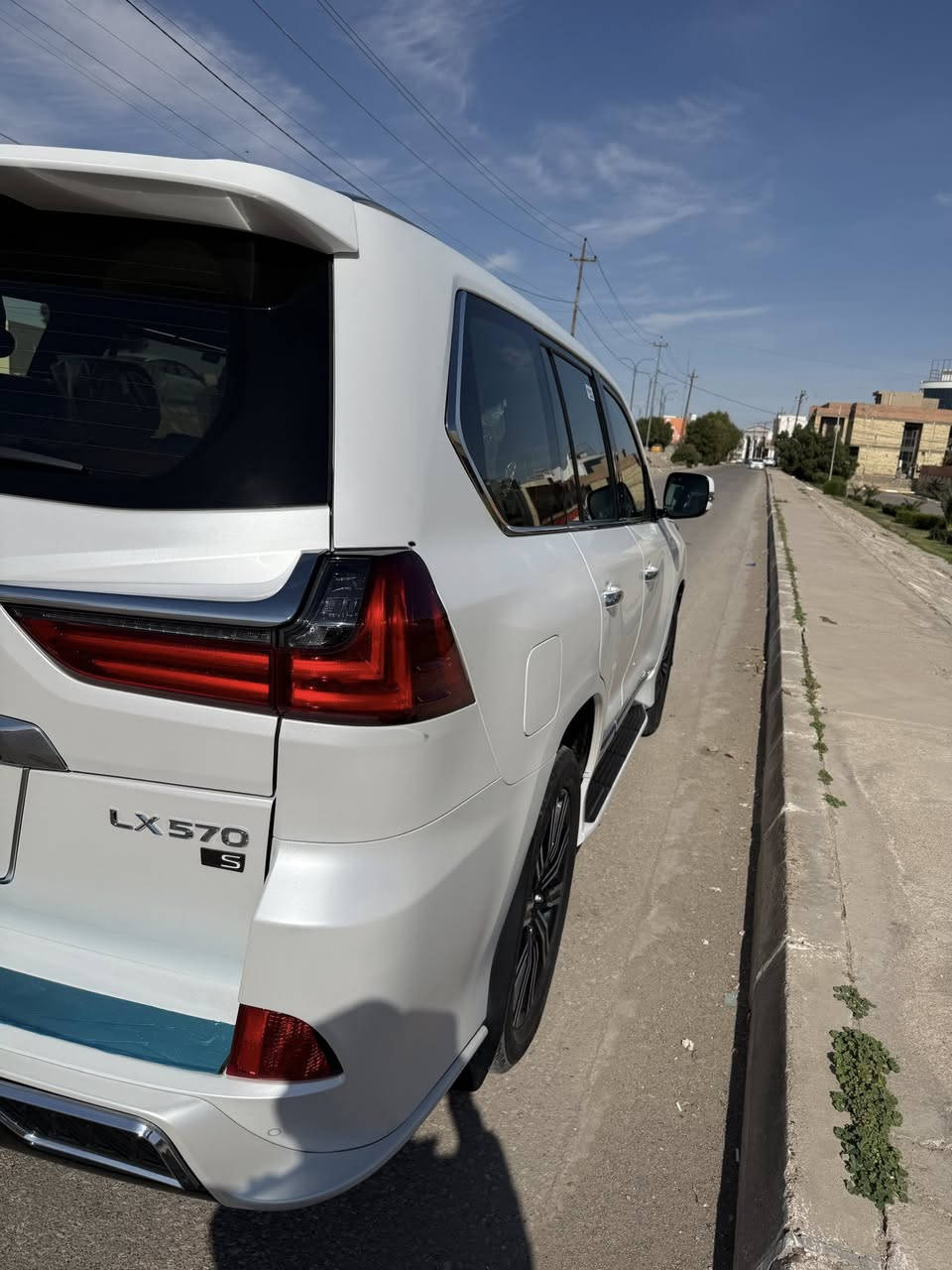 السلام وعليكم البيع 
لكزز موديل 2021   ابريم اصلي فول ابواب شفط  مواصفات 1/1 معروفه مواصفات لكزز  حلا من الصور 
كفاله عامه   مغلفه PPF بل كامل مات 
رقم شمالي  باسمي  شبه مميز رقمه 
 ومواصفات الكزز   معروفة  
ماشيه  25 الف  حقيقي 
 بصمات اثنين وكرت كله موجوده بيه غراضه اصليه وعدده  كله موجوده 
   
مكاني الرمادي  رجاء فقط شراي يتصل 
                                             ***********
