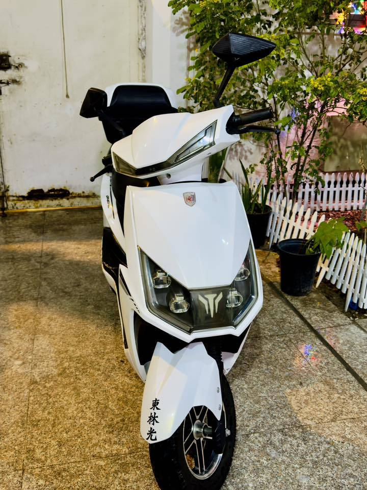 دراجة شحن سكنس
للبيع 

اللون أبيض نضيفة جداً 

3 نمرات السرعة 99 

6 بطاريات 32 امبير ونلي 2026

ماشية 2500

صندوق كبير داخلي وخارجي

ملف 1500 حقيقي 

لايت عالي ناصي 

هورن 

كهربائيات كلهن شغاله 

بيهه r ترجع للخلف 

حساسات تشغيل عن بعد

السعر 850 الف وبيهه مجال 

عنوان : البصرة الامن الداخلي 

الرقم: ***********
