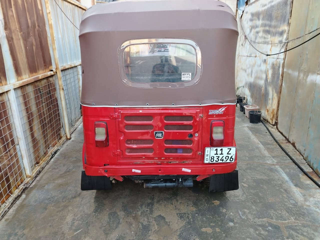 السلام عليكم تكتك مديل 19شهر1رقم وسنويه تكتك نضيفه بس المكينه بيه كرنك يعني لاطشه وضربته مثل ماموضحه بل صوره الباقي كله نضيف شوفت عينكم بل صور  مكاني الدوره ابودشير رقمي *********** السعر 5600وبيه مجال
