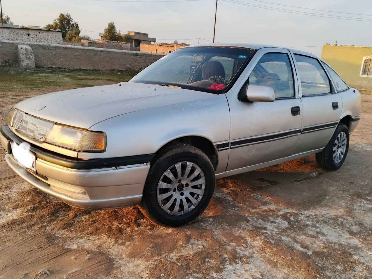 فكتره حجم ١٨ موديل ٩٢ سنويه الى ٢٠٣٠ محرك لا صرف ولا نفخ محرك جديد السقف بيها معجون مال تحرير واكع عليها بلوك التكم مالها انضاف شرط  تايرات جديد باتري جديد كابون ما مقدم تريد وكاله او تحويل شرط سعر ٢٨ الشراي يتصل *********** كورك
*********** زين      مكان السياره ناحيه زمار
