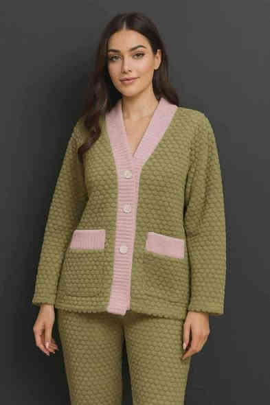 تراكات خامتهن فرو وناعمة 🩷🔥 ألوان تخبل ولبسة مرتّبة، القياسات متوفّرة من XL ولحد 3XL 👌📏، وسعر القطعة 10 ونص واثنين بـ20 🛍️✨، والتوصيل متوفر لكل محافظات العراق 🚚💨 😍💖✨ التواصل او الاستفسار واتساب:*********** 
او مراسله الصفحه 😎
