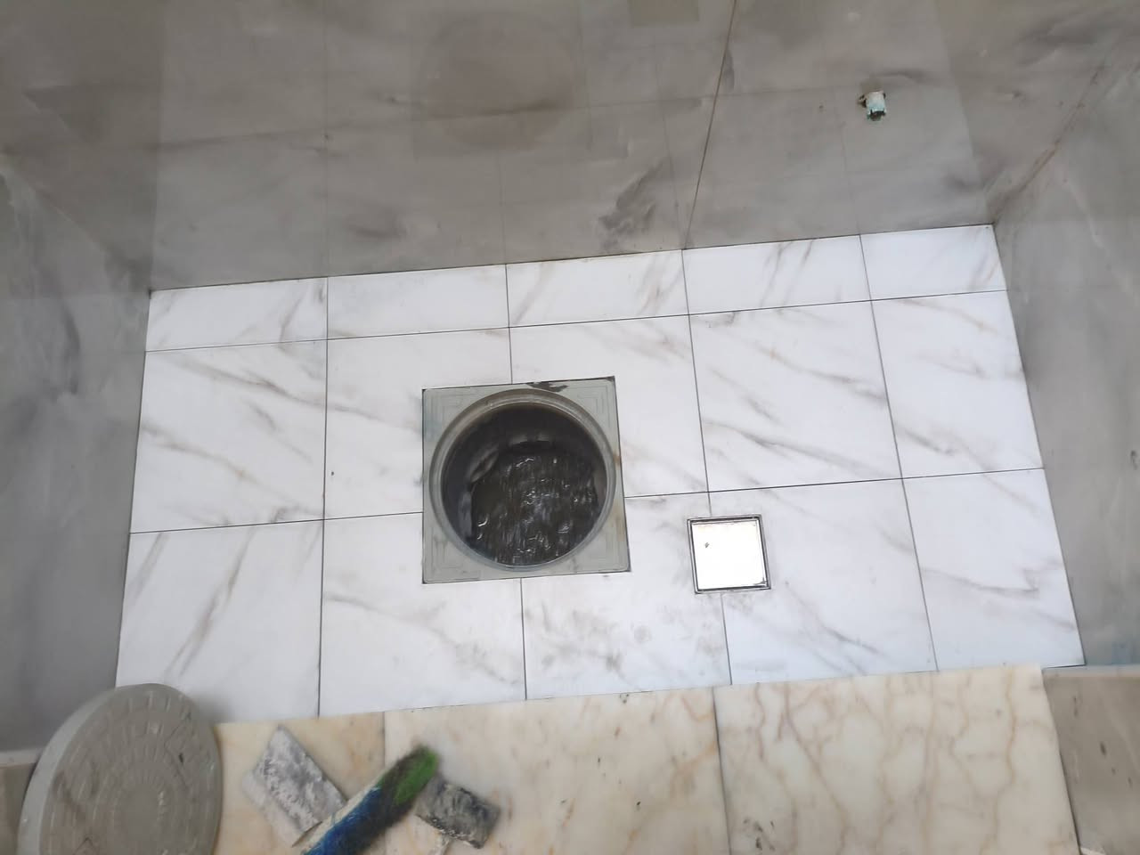 ***********سلام عليكم كادر خلفات بورسلين سراميك بكل انواعه متوفرين حأليا نشتغل داخل بغداد لاتصال ***********
