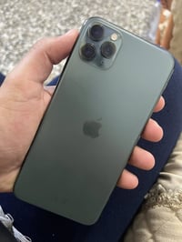 آيفون ١١ برو ماكس • بطارية ٨٠ • شاشة بها فطر بسيط