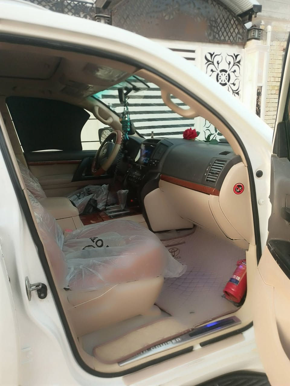 سلام عليكم لاندكروزر 2012 محدثه 2019 سياره بصمه 2 كامرات اماميه وخلفيه
مكينه وكير مامفتوحات 

فتحه 

تبريد 3 قطع 

ثلاجه 

بريم 

صبغ حزام فقط بدون ضربه 

السعر 265 

***********
