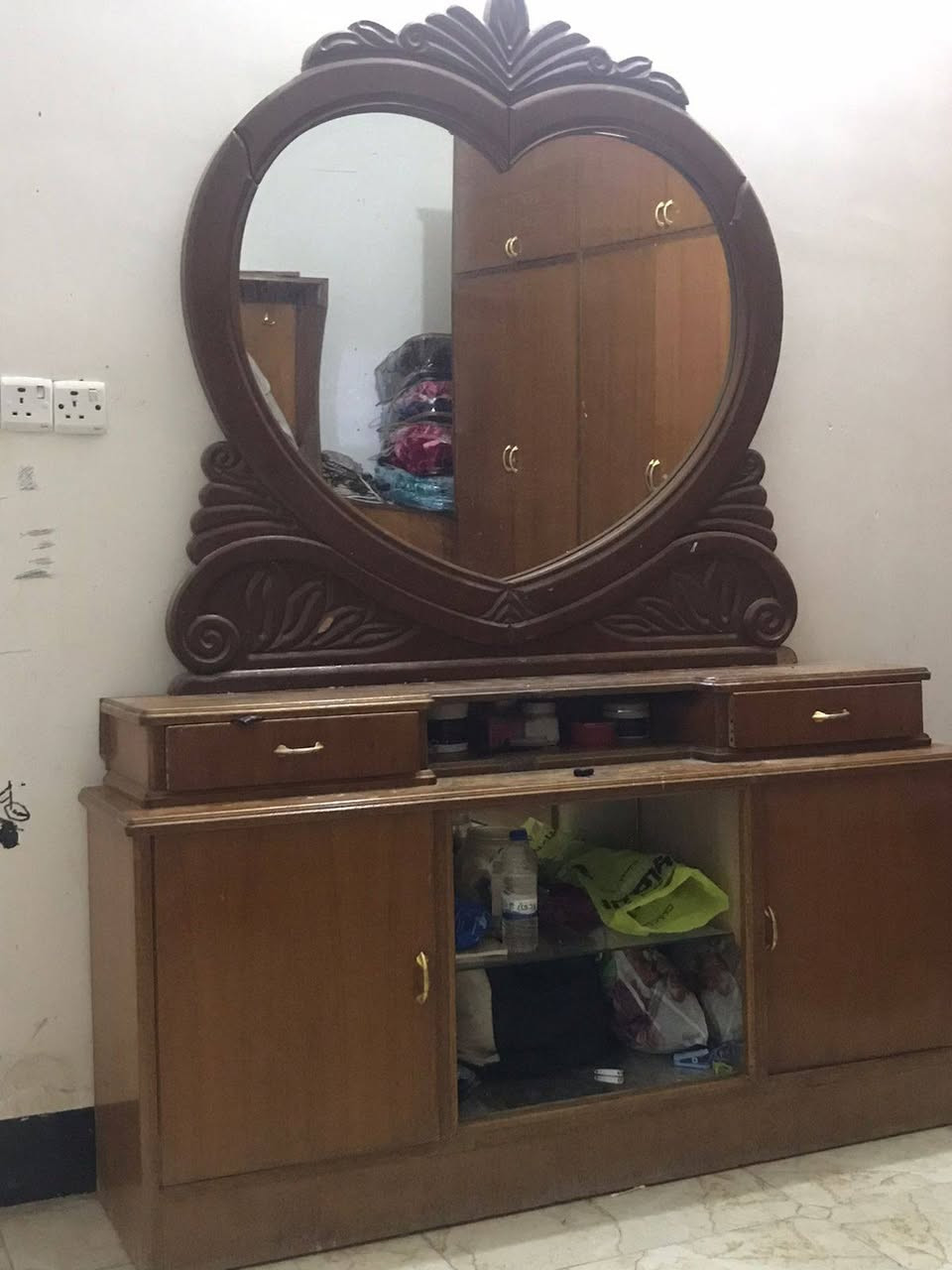 سلام عليكم ورحمة الله غرفه اخشاب حطاطه صاج سعر 650للاتصال ***********،، ***********
