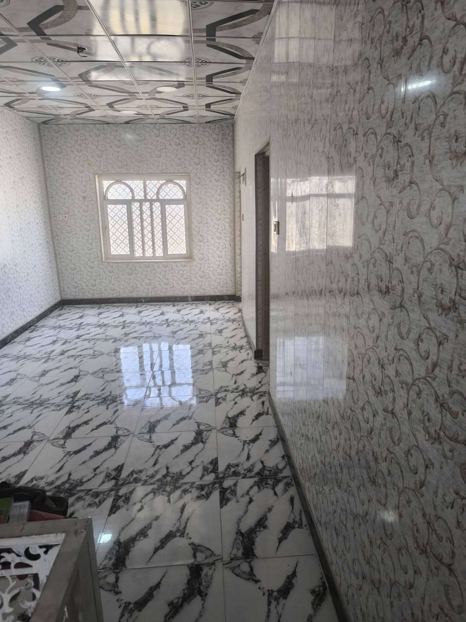 بيت ركن للبيع حي الشهداء الثالثه قرب مستشفى طيبه طابقين 4 غرف نوم + مطبخ + صاله + كلدور وصحيات المساحه 170 متر طابو زراعي سند 25 السعر 155 وبي مجال بسيط  للاستفسار اكثر المراسلة على الرقم ***********
