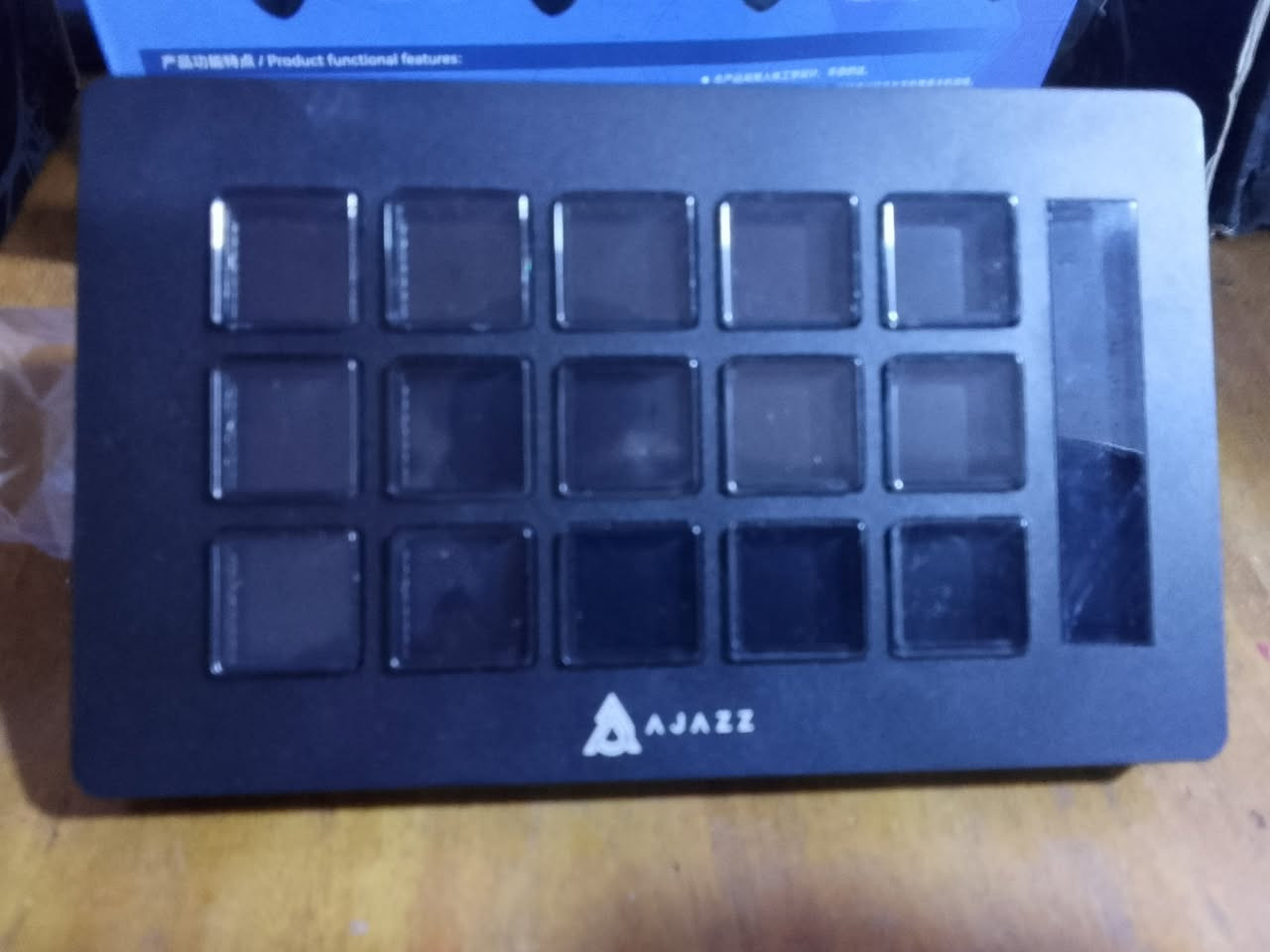 السلام عليكم، تريد شيء عالمي ورخيص؟ وصل جهاز Ajazz AKP153، لوحة تحكم ذكية للبث والمونتاج بـ 15 زر LCD لتنفيذ المهام بضغطة واحدة، مع بكرة تحكم وشاشة لعرض حالة الجهاز.
​السعر: 80,000 دينار
توصيل: 6,000 دينار


**إذا كنت صاحب هذا الإعلان وتريد حذفه لأي سبب، رجاءا أرسل رسالة إلى الدعم الفني**