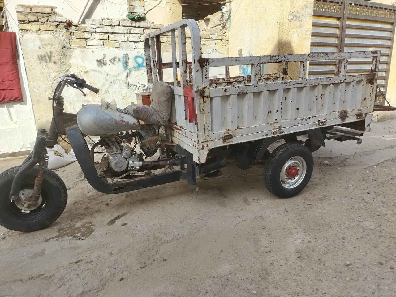 السلام عليكم ستوته للبيع نوع همر ستوته مال شغل محرك جمره موديل ١٧ شغال خير من الله تايرات نضاف اكسل نضيف بي خفيف وثكيل مال حمل سعر ٦٠٠ وبيهة مجال قليل
مكاني بغداد البياع شرطه الرابعة
رقمي ***********
