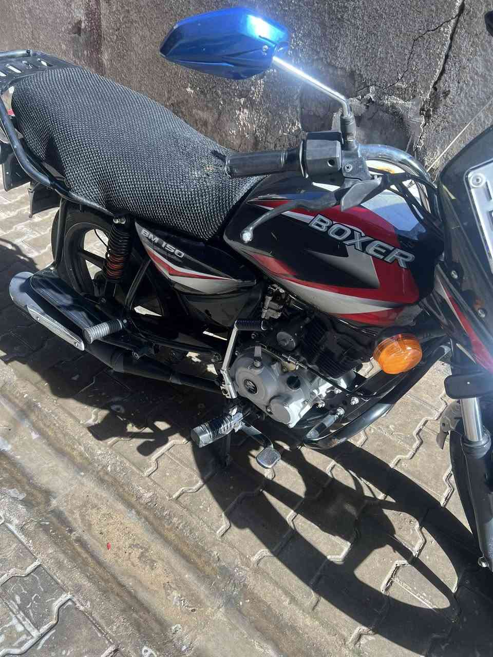 من رخصه الادمن
سلام عليكم 
بوكسر موديل 2023
الدراجه نضيفه و خير من الله 
ماشية 18 الف اني منتسب و شتريت سيارة الحمد الله
الدراجه امانه الله نضيفه و كفاله عامه من كلشي
السنوية  بأسمي تحويل ثاني يوم رقم بغداد مميز 
السعر 2600 وبيها مجال لجيتكم
و جيب وياك احسن مصلح بـ العراق و تعال و شوفها

عنواني بغداد الصالحية
إذا تحبون راسلوني وتساب 
***********
