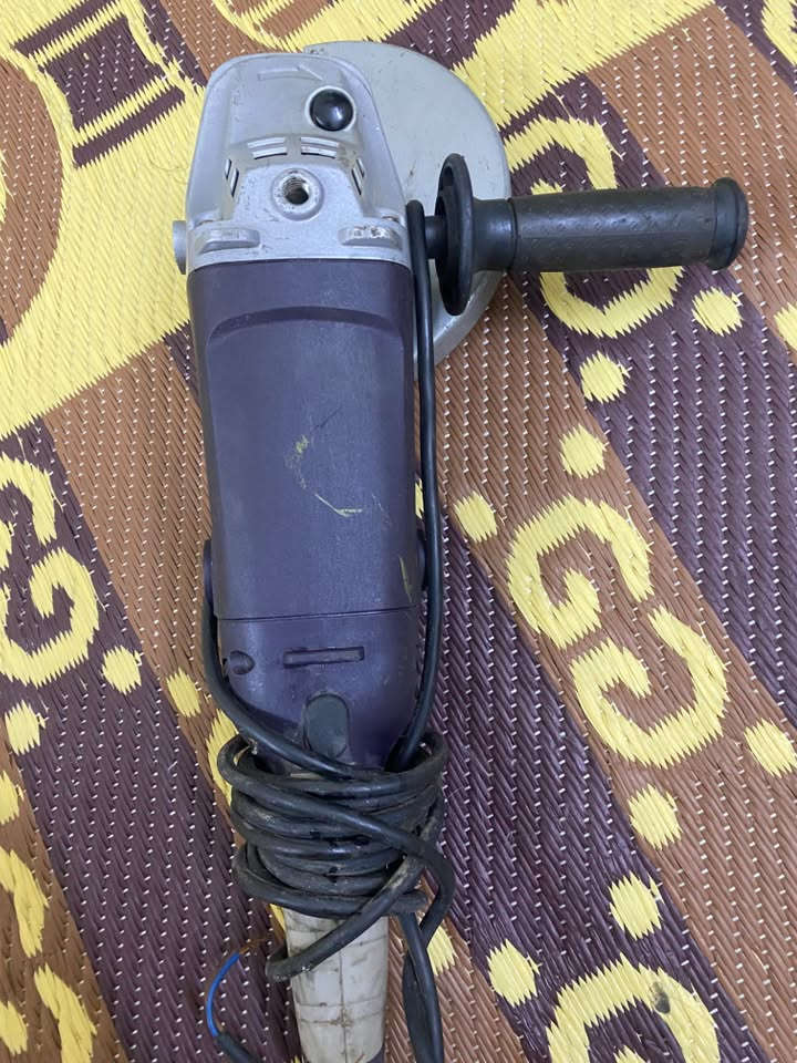 كوسره جديده بمعى الكلمه علفحص استعمال قليل سعرها 55 الف وبيها مجال
مدينه الصدر 
***********
