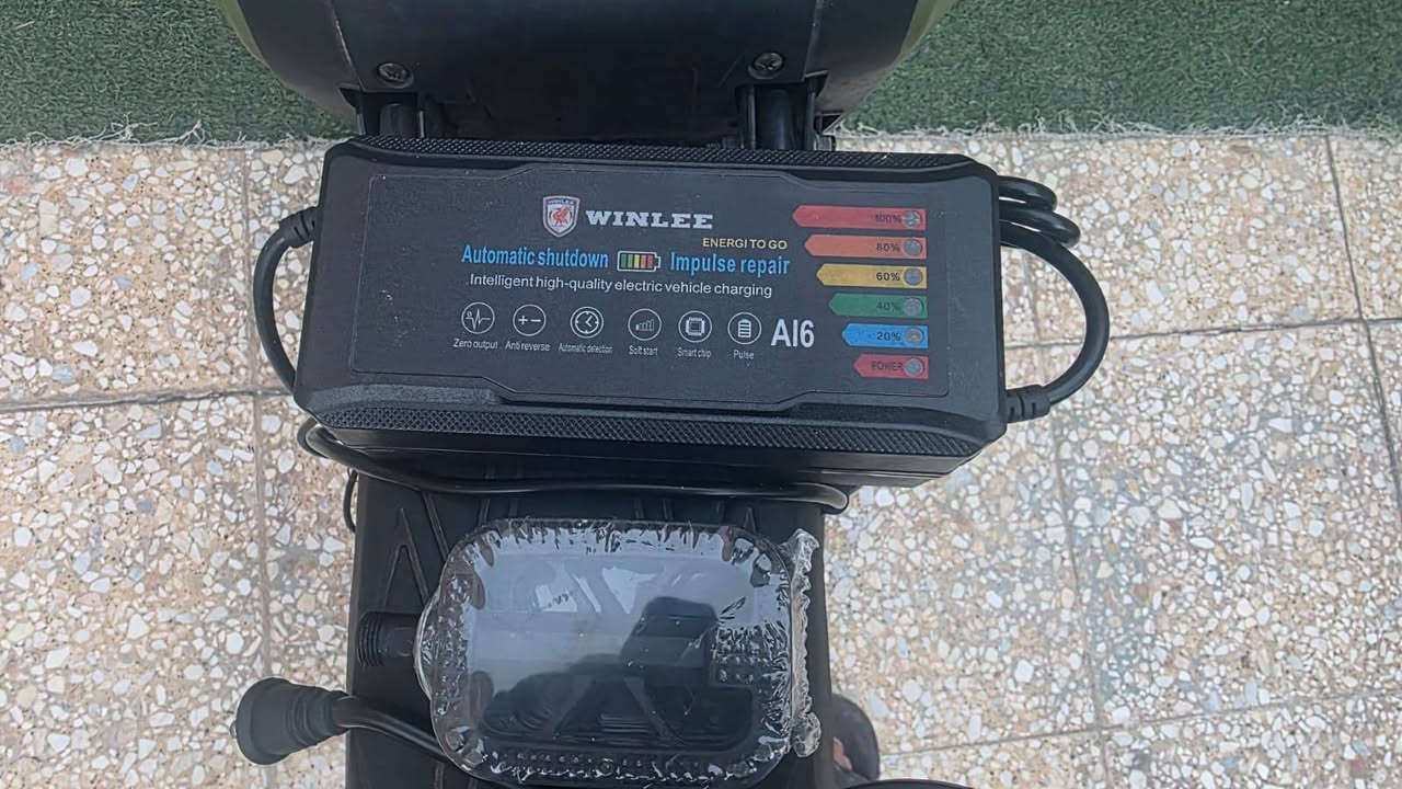 🛵⚡ للبيع دراجة شحن كهربائية R9 ⚡🛵
✨ بحالة شبه جديدة كما موضح بالصور
✨ تشغيل عن بُعد (ريموت)
✨ مع جميع الملحقات
✨ استخدام قليل جدًا

سبب البيع: الأهل يخافون على ابنهم لذلك تم عرضها للبيع.

💰 السعر المطلوب: 500 ألف دينار
📞 للتواصل: ***********

البيع فقط لمن يرغب بالشراء الجاد، والله يوفق الجميع.
