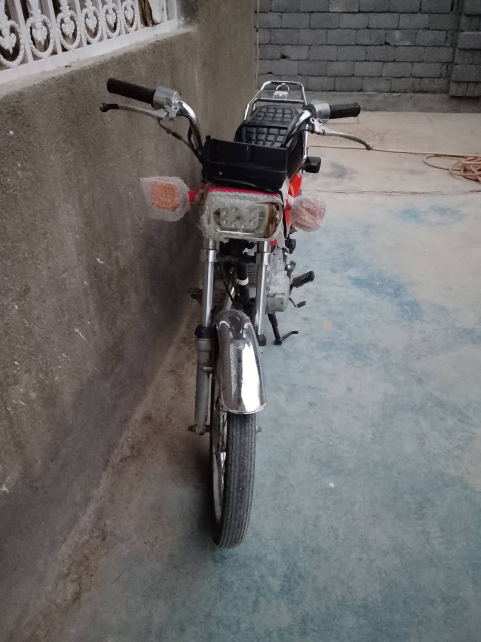 السلام عليكم دراجه لبيع شاصي تايكر اورق استنساخ دراجه خير من الله عوزه ترتيبات بسيطه مازده اماميه ودشبول باقي الكهرباءيات ما مربوطات الاشاير والبك لايت //////تانكي  جديد مال شلامجه وكشن جديد    السعرر 325وبيها مجال حك جيه مكاني حله محاويل ☎️☎️‏‪***********‬‏
