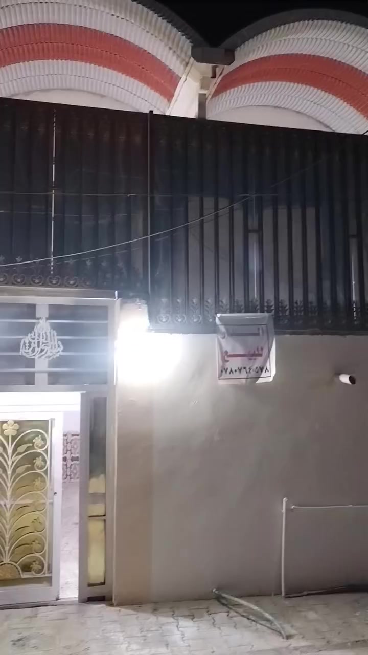 السلام عليكم بيت للبيع ٥٠متر طابق ونص غرفه وصاله ومطبخ وتخاريج وفوك غرفه وصاله الفوك سقف سندوش حي الميلاد فاو قرب شارع الحولي وشارع الجنه تبليط مجاري شارع عشره منطقه حلوه وهدوء السعر ٥٠ وبي مجال بسيط للاستفسار ***********
