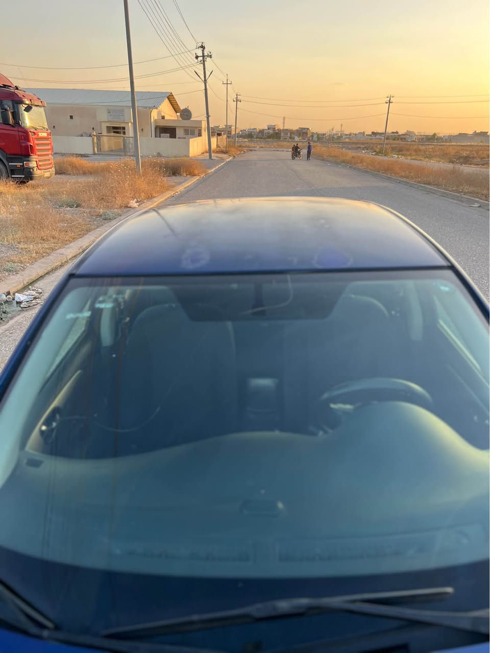 نیسان سێترای ۲٠۱۸
۱٦۸ هەزار رۆیشتوە
ماسەفات exo,sport ،شاشە،کامێرە ، ویل کرۆم
مەکینە ٤(۱.۸)
گێر و مەکینە و تەبرید بەشەرت 
جەمپکی پشتی هەیە قەپاغ سندوق و جاملخ
پێشی کەپسە بی ئێرباگ 
سەقفی کەمەک کال بوونەو قۆپی هەیە 
بەناو ی خۆمە و فەحس و هەزەی نوێیە 
ــــــــــــ
نیسان سینترا ۲٠۱۸
ماشية 168 كم (ألف)
 المواصفات: رادار، نظام ECO و Sport، شاشة، كاميرا، مثبت سرعة، ويل كروم.
 المحرك: 4 سلندر (بستن) 1.8
 الضمان: الكير والمحرك والتبريد والإيرباغ بشرط الفحص، مقدمة السيارة كبس (سليمة).
 الضرر: بيها جفتة (ضربة خفيفة) من الخلف في غطاء الصندوق والجاملغ، السقف بيه شوية تكليح (بهاتان باللون) وبعض الطعجات الخفيفة (قورچة).
 الأوراق: باسمي، السنوية والهزة والفحص جديد.
 الموقع: أربيل
 رقم الموبايل: ***********
 السعر: 93 ورقة (وبيه مجال) أربيل, العراق
