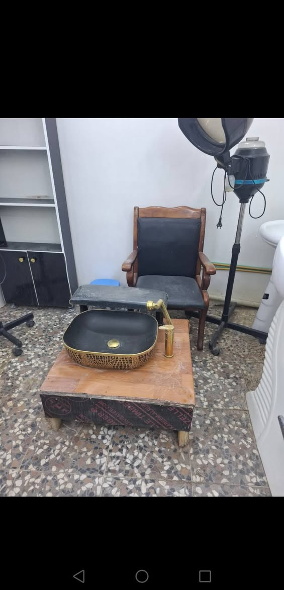 هاذه رقمي
جادين فقط سعر 400الف فقط 

***********
