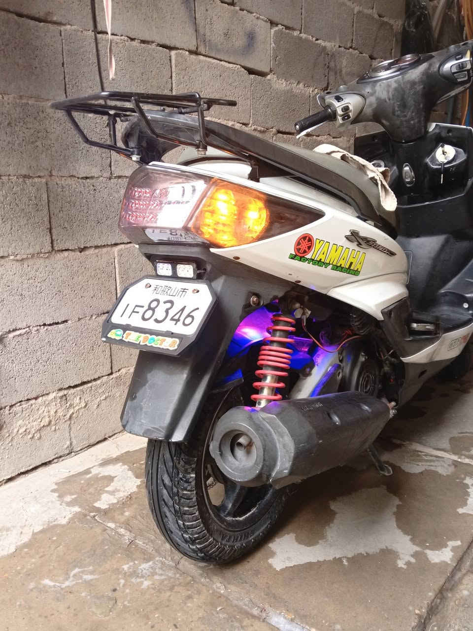 السلام عليكم دراجه سكنس فحل للبيع دراجه نضيفه نفس ماموضحه بل صور سعر 950 وبيه مجال دراجه نوزل خطين *********** للستفتسار
