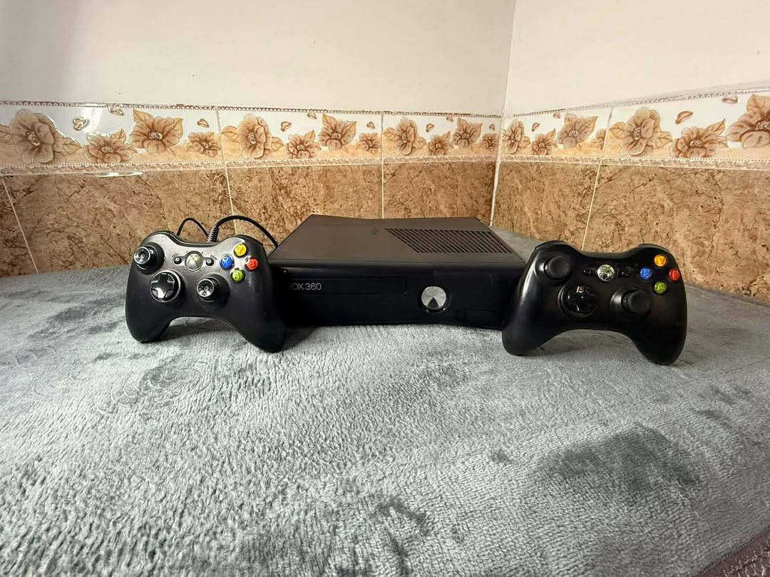 سلام عليكم سوني اكس بوكس 360نضافه 100 بي جوستيكين شغلات السعر 115وبي مجال بسيط التوصل عل رقم ***********وتساب
