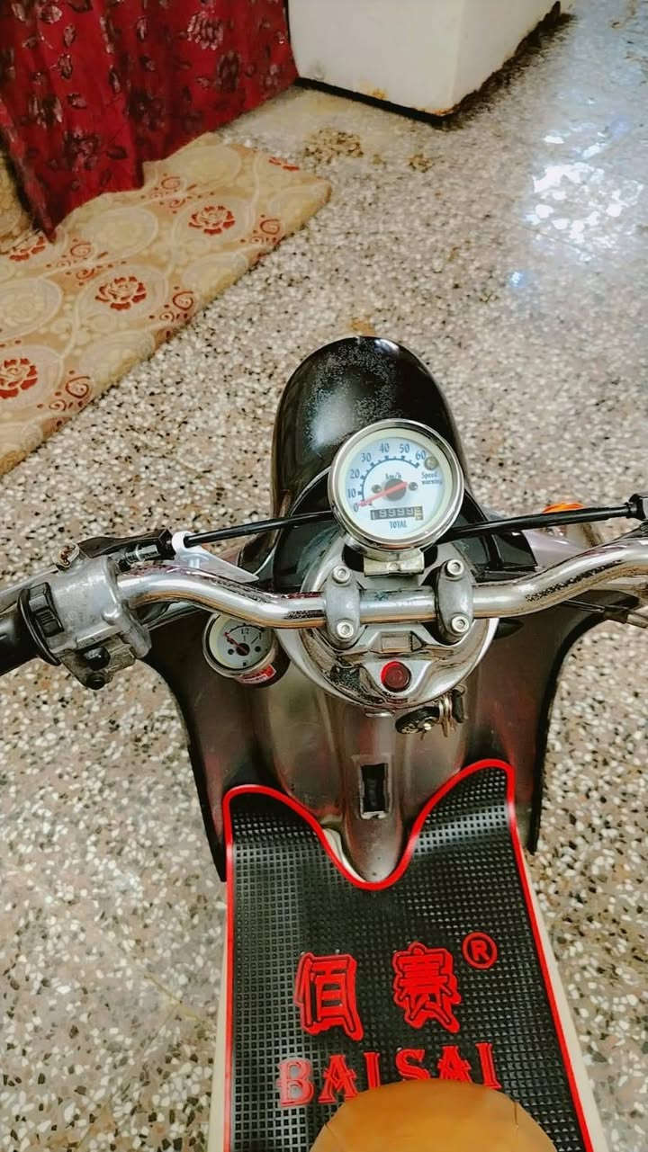 السلام عليكم   عندي دراجه  عبد الحليم  شغاله  أي نقص مابيه كله شغاله  السعر 400   مكاني كربلاء المقدسة في الحر شارع العريض  ***********اثير***********
