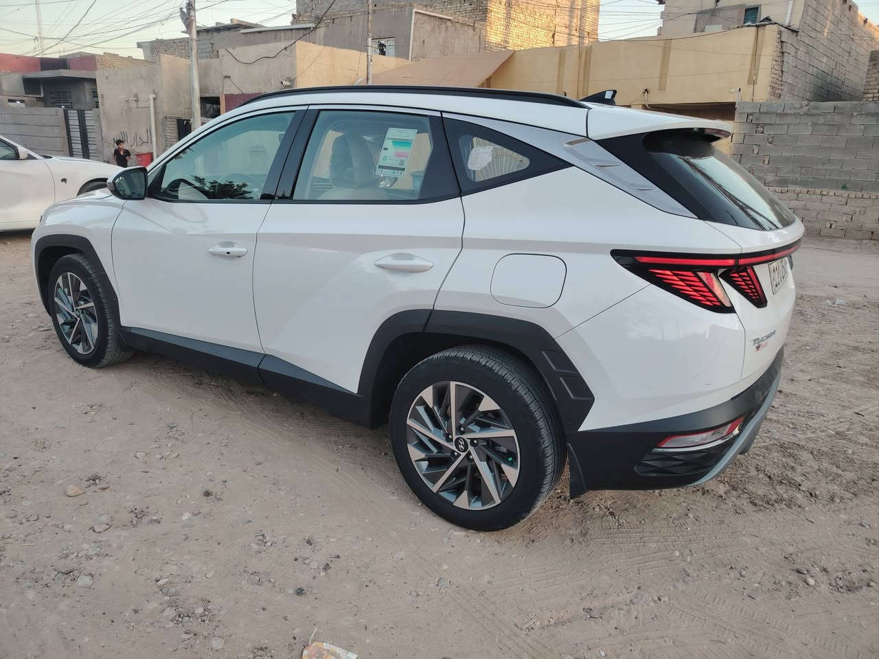 سلام عليكم البيع توسان خليجي مديل 24 ماشيه38 مكينه 2000كير جديد صدر خلفي وامامي جديد تخم تاير لايت دواد حساسات خلفيه وماميه مري شفط تحديد مسار تشغيا عن بعد السياره مدوشمه كاعيه وكشنات  السياره بيه جاملغ وبنيد مشتغلهن شغل بلادي رقم بغداد الدولي بسمي تحويل مباشر السعر 175 مكاني بغداد المعامل ***********
