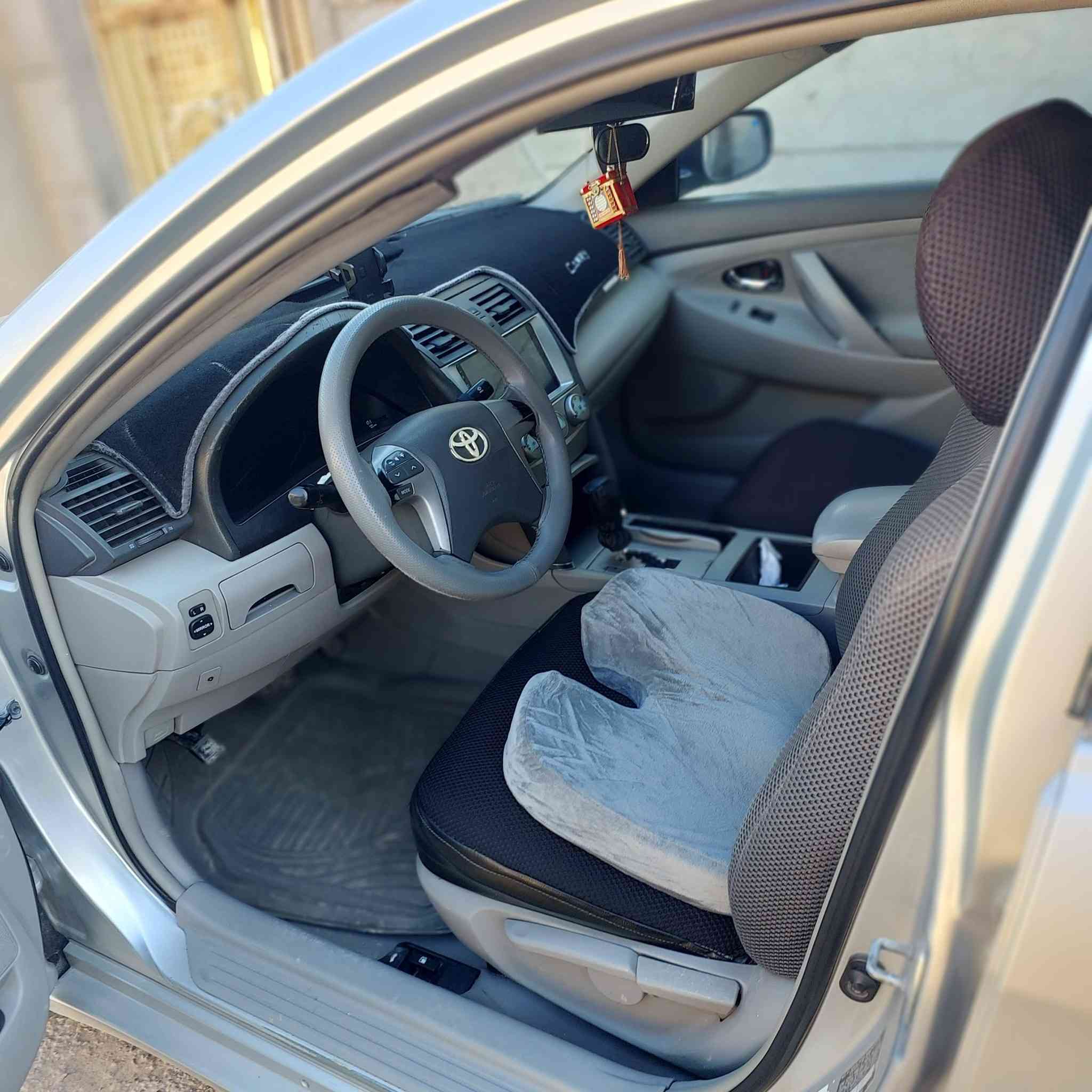 السلام عليكم
كامري ٢٠٠٧ رقم بغداد وارد امريكي 
مصبوغه حزام بدون قماره ولا بنيد 
محرك كير خير من الله تايرات زوج امامي جديد صدر امامي خلفي حادثها فقط جنطه كهربائيات خير من الله ادامه على المحرك فقط الآي بي سي صارله يومين مشتغل دوشمه نظيفه السنويه باسمي تحويل ثاني يوم السعر المطلوب ٩٠ والشراي يتصل على هذه الرقم ***********
