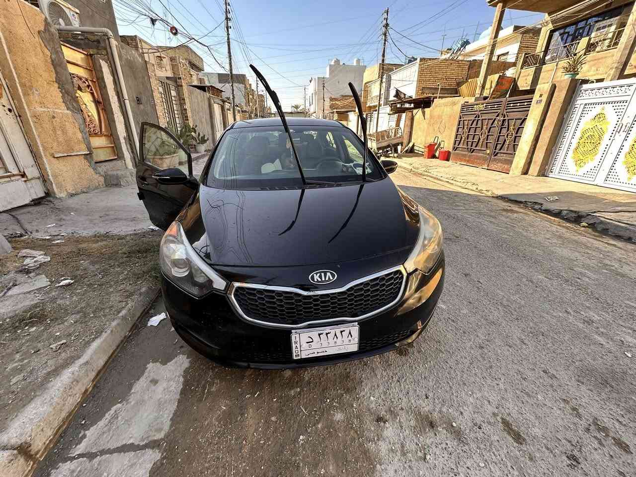 سلام عليكم كيا فورتي 2015 امريكي 
داخليه كلين 
حادثها جاملغ خلفي مبدل وباب صبغ
ماشيه 119
كير ومكينة خير من الله
السياره بيهه طخات يرادلها شويه صرف
عارضها ب 100وبيهه مجال 
مكانها بغداد الدوره 
رقمي ***********
