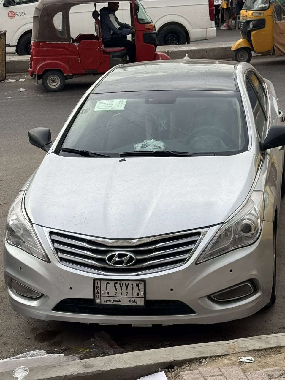 سلام عليكم عندي ازيرة موديل 12 خليجي محرك 3300 سيارة مجفية ع صحة السايق ولقمارة بيها صبغ ومعجون  بيهة تخم تاير موصفات فول عدة الفتحة يحتاج الها ترتيبات بسيطة كدامكم الي تعجبة ياخذها بلاش ولي ما تعجبة جوة نعالة  هاذ رقمي ***********اريدها 85
