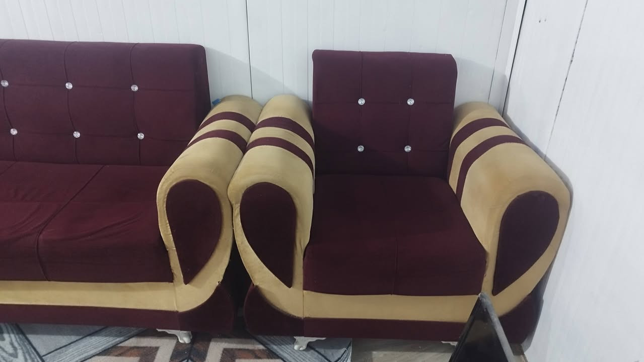 تخم ١٠مقاعد للبيع ٢٠٠ وبي مجال للاستفسار واتساب ***********
