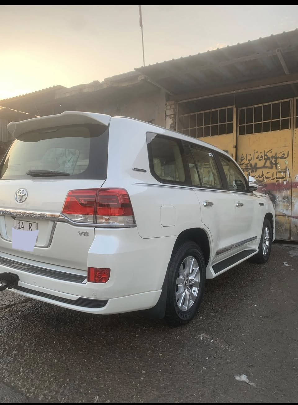 السلام عليكم….
لاندكروز 2016 ساز فول مواصفات V8
محرك /4600 8V / ام الدعاء 
8 ايرباك 
مكفوله كفاله عامه جاهزه كلش (فقط بارد بالجاملق الأمامي ) 
كشنات كهرباء 2 
كشن السايق 3 حركات / 8ايرباك 
مرايات شفط قلاب 
جلد 
ثلاجه 
طفايه حريق 
فتحه سقف 
تخم تاير جديد 
الرقم / بصره الدولي 
المكان / البصره 
للاستفسار او السعر /***********
