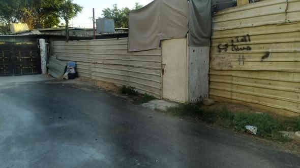 سلام عليكم بيت زراعي للبيع منطقه رساله الولى مقابيل العاب السيديه مساحه 120متر تفاصيل***********
